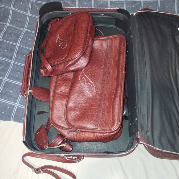 Vintage three-piece all leather travel suitcase in like new condition - Picture 11 of 12